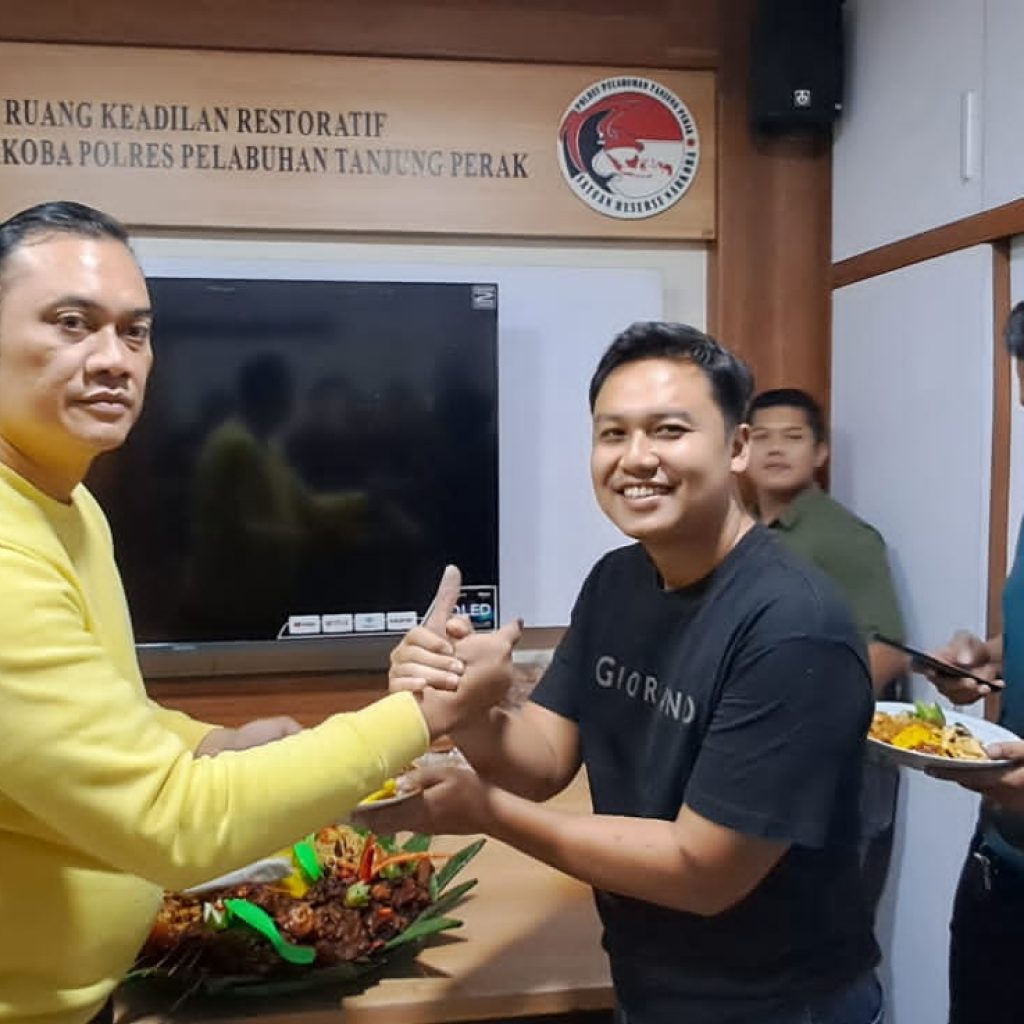 Tasyakuran Kenaikan Pangkat Lima Personel Satresnarkoba Tanjung Perak, AKP Adik Agus Putrawan Tekankan Integritas dan Profesionalisme