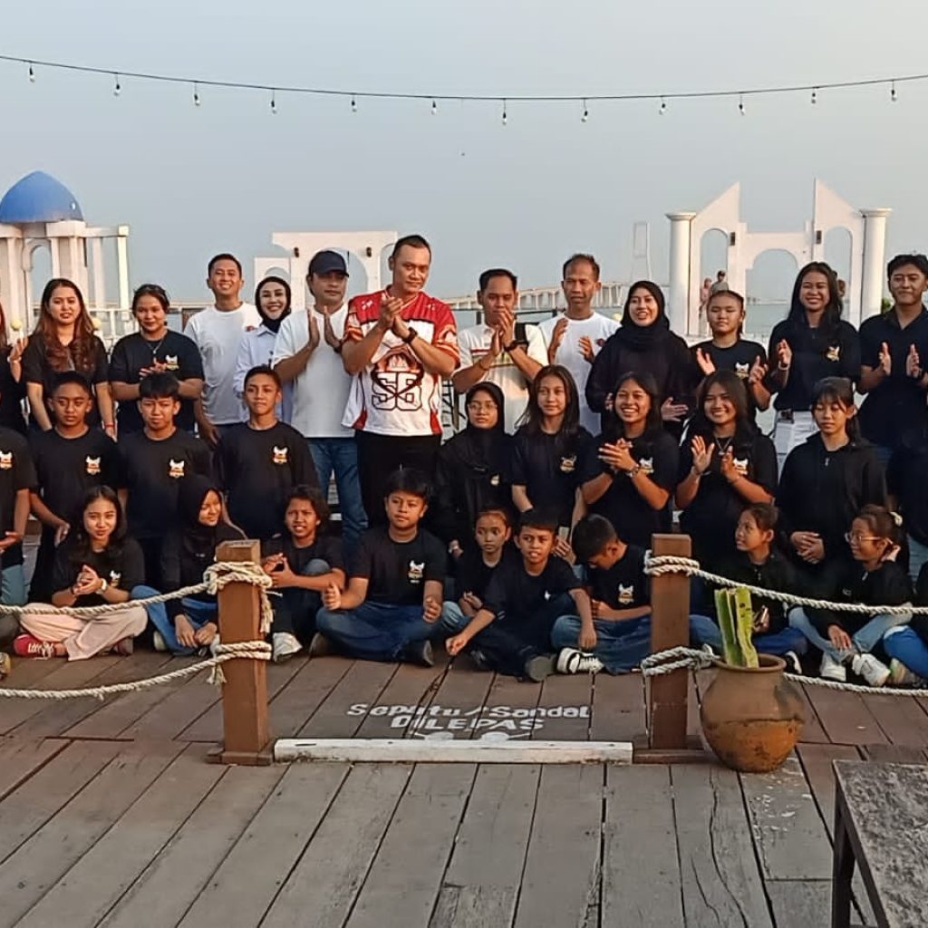 Kasat Resnarkoba Polres Pelabuhan Tanjung Perak Tutup Kontingen Karate Cup Piala Polda Jatim di Pantai Rindu, Atlet Berprestasi Terima Apresiasi dan Dukungan