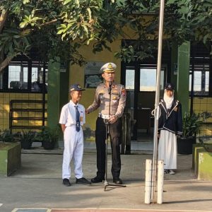 Jadi Pembina Upacara di SMPN 2 Panongan, Kasat Lantas Polresta Tangerang Edukasi Pelajar soal Aturan Sepeda Listrik di Jalan Raya