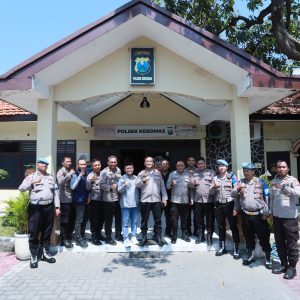 Kapolres Gresik Tinjau Polsek Kebomas dan Pos Lantas, Pastikan Layanan Polres Gresik Maksimal