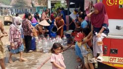 Desa Mekar Jaya Mulai Mengalami Krisis Air Bersih, Damkar Curug Salurkan Bantuan untuk Warga