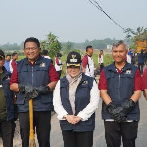Polresta Tangerang Bareng Mahasiswa Lentera Muda Gelar Jumat Asri, Bersih-bersih Lingkungan di Tigaraksa