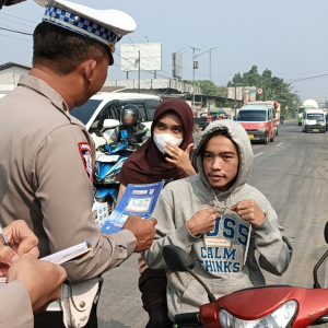 Si Caka Turun ke Jalan, Satlantas Polresta Tangerang Edukasi Pengendara di Titik Rawan Kecelakaan