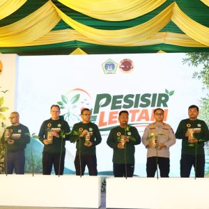 Polres Gresik Bersama Forkopimda dan PT Smelting Tanam 10.000 Mangrove di Randuboto, Jaga Ekosistem Pesisir