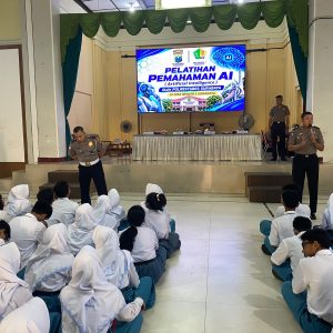 Polrestabes Surabaya Sosialisasikan Pemahaman AI kepada Siswa SMA Negeri 1 Surabaya