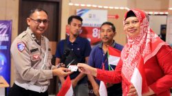 Kado Kemerdekaan dari Satlantas Polres Gresik, 17 Warga Kelahiran 17 Agustus Dapat SIM Gratis