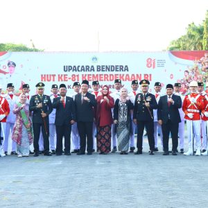 Kapolres Gresik Pimpin Upacara Penurunan Bendera HUT ke-81 RI, Berlangsung Khidmat dan Lancar