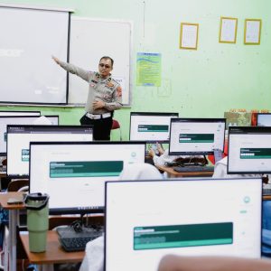 Polres Gresik Perkuat Literasi Digital, Ratusan Pelajar SMAN 1 Gresik Dapat Edukasi AI