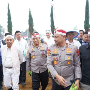 Wujudkan Swasembada, Wakapolri Pimpin Langsung Penanaman Perdana Bawang Putih Serentak